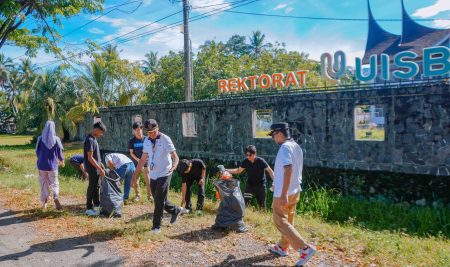 Civitas Universitas Islam Sumatera Barat Gelar Apel dan Goro Bersama Peringati Hari Lingkungan Hidup Sedunia 2025