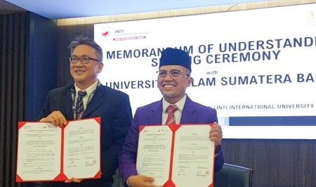 WhatsApp Image 2025-10-24 at 07.54.52 (1) Universitas Islam Sumatera Barat dan INTI International University Malaysia Jalin Kerja Sama Internasional